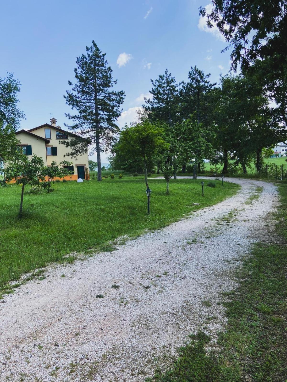 Villa Tadina Gualdo Tadino Exteriör bild